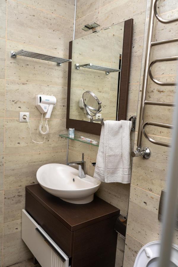 7 Days Hotel อัลมาตี ภายนอก รูปภาพ