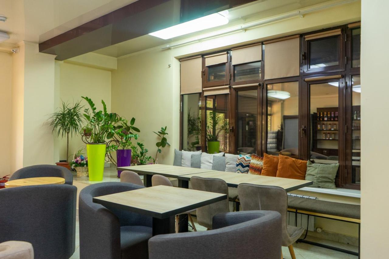 7 Days Hotel อัลมาตี ภายนอก รูปภาพ