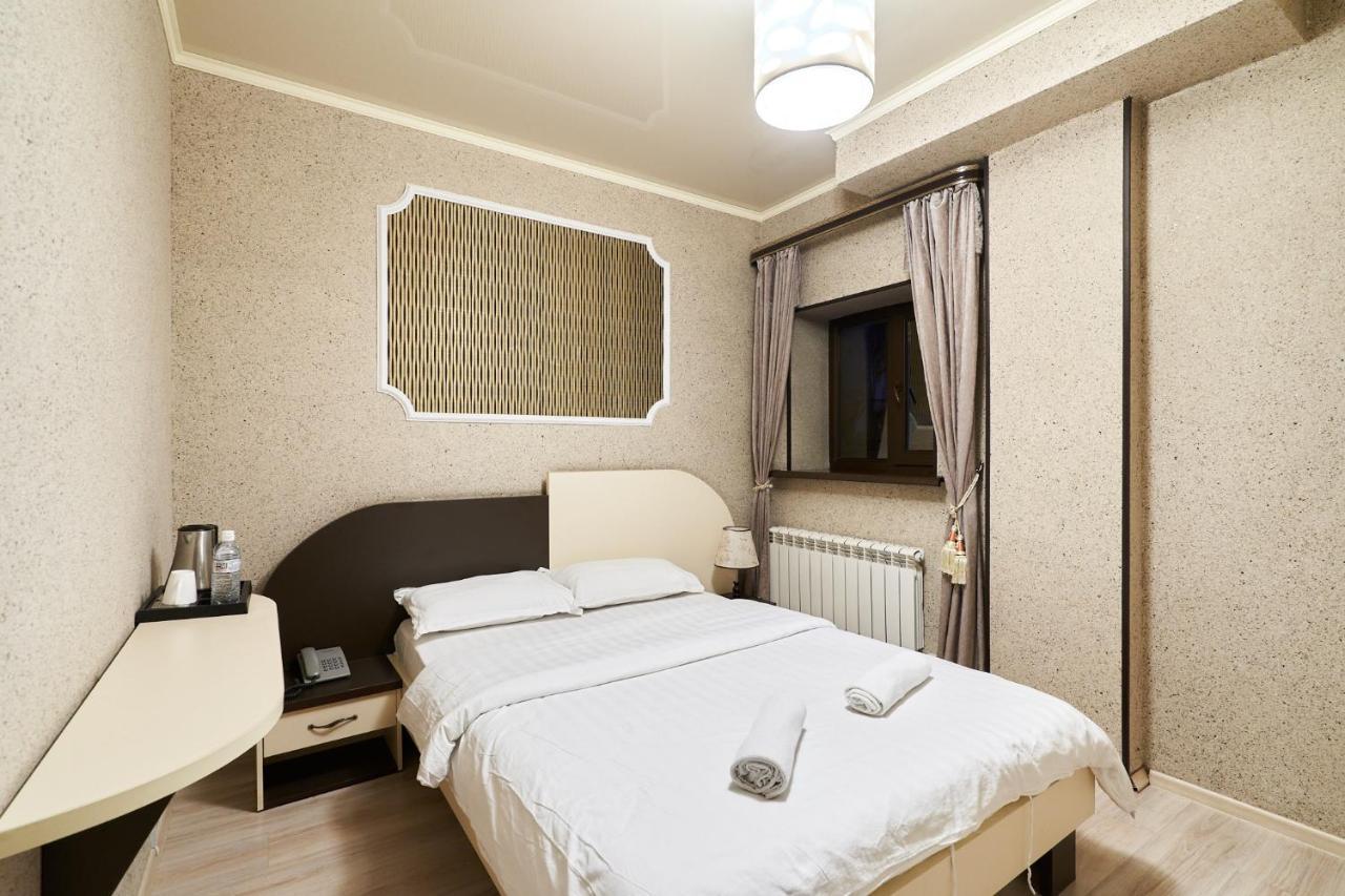 7 Days Hotel อัลมาตี ภายนอก รูปภาพ